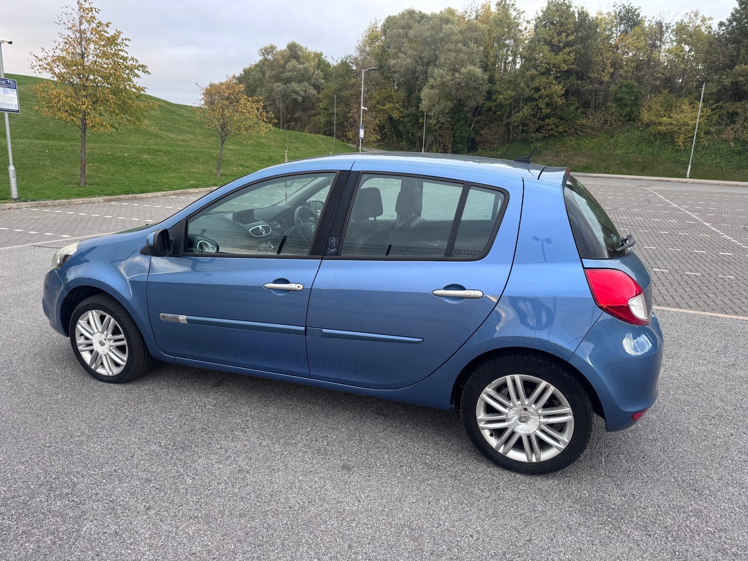 Used Renault Clio 2011 for sale - 77067937: Photo 2