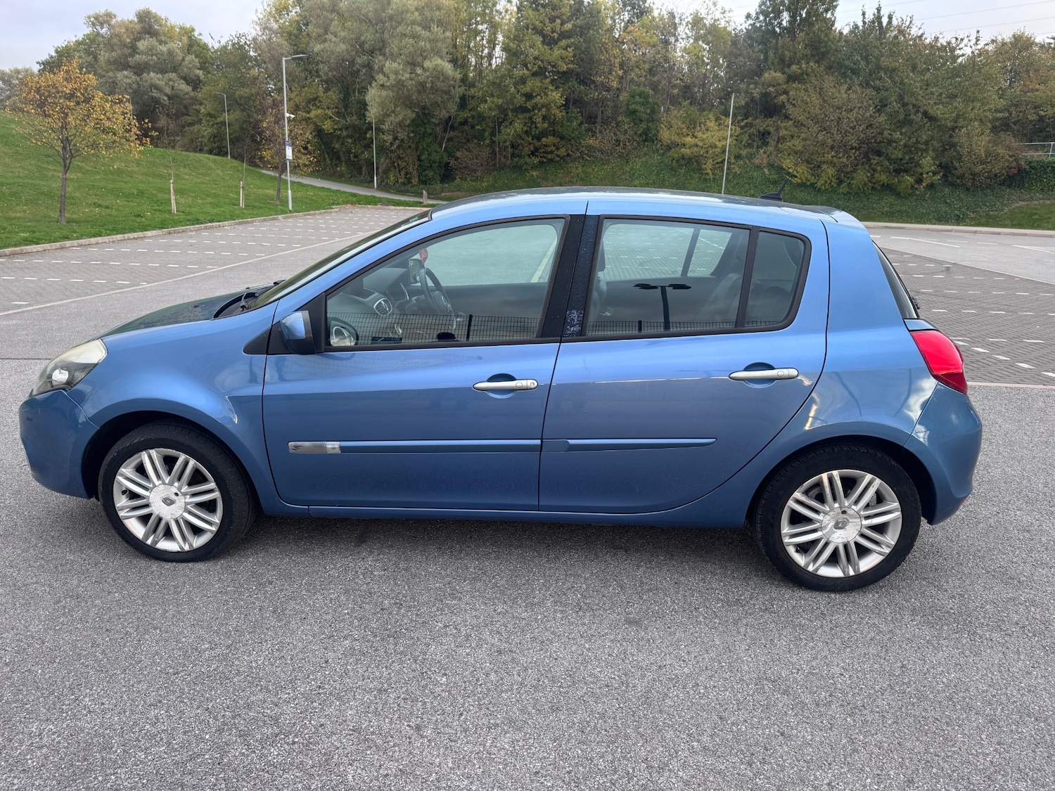 Used Renault Clio 2011 for sale - 77067937: Photo 33