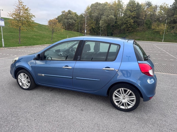 Used Renault Clio 2011 for sale - 76306518: Photo 15