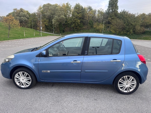 Used Renault Clio 2011 for sale - 76306518: Photo 18