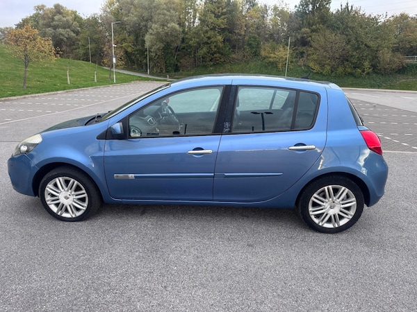 Used Renault Clio 2011 for sale - 76306518: Photo 19
