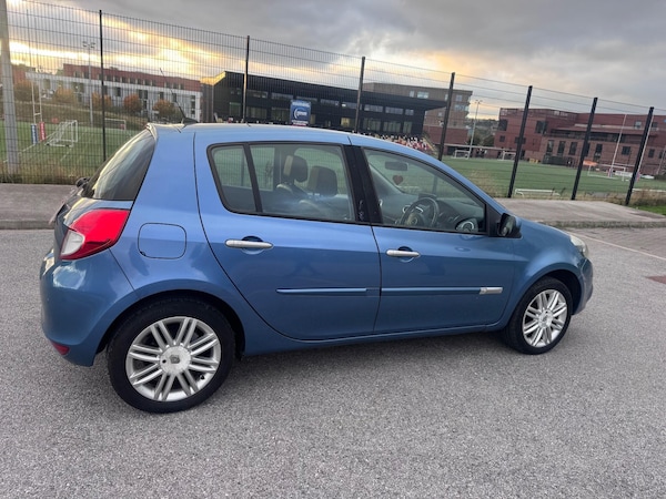 Used Renault Clio 2011 for sale - 76306518: Photo 27