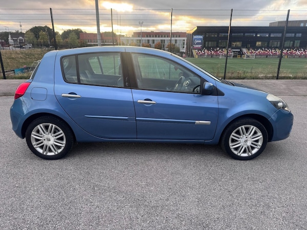 Used Renault Clio 2011 for sale - 76306518: Photo 29