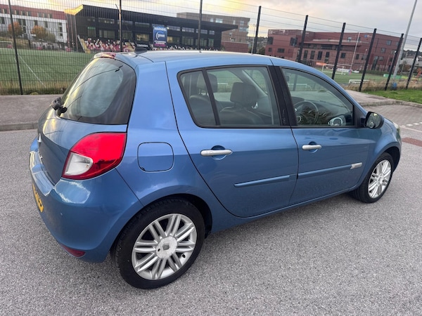 Used Renault Clio 2011 for sale - 76306518: Photo 32