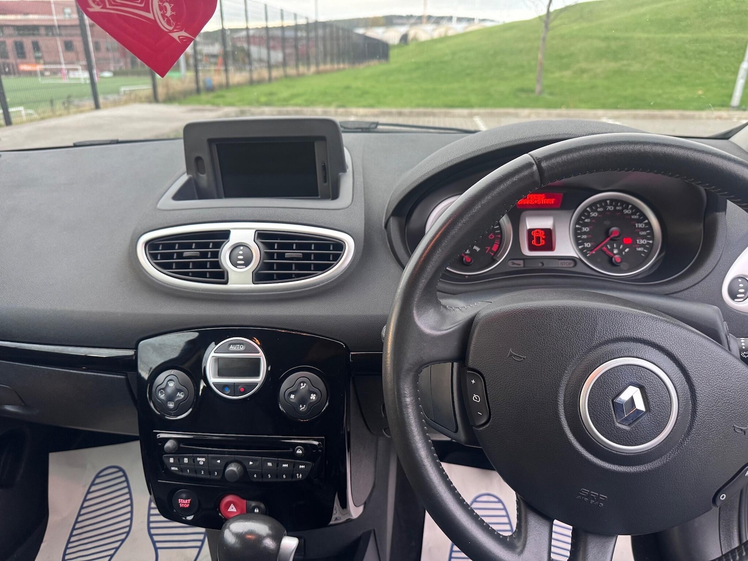 Used Renault Clio 2011 for sale - 76306518: Photo 33