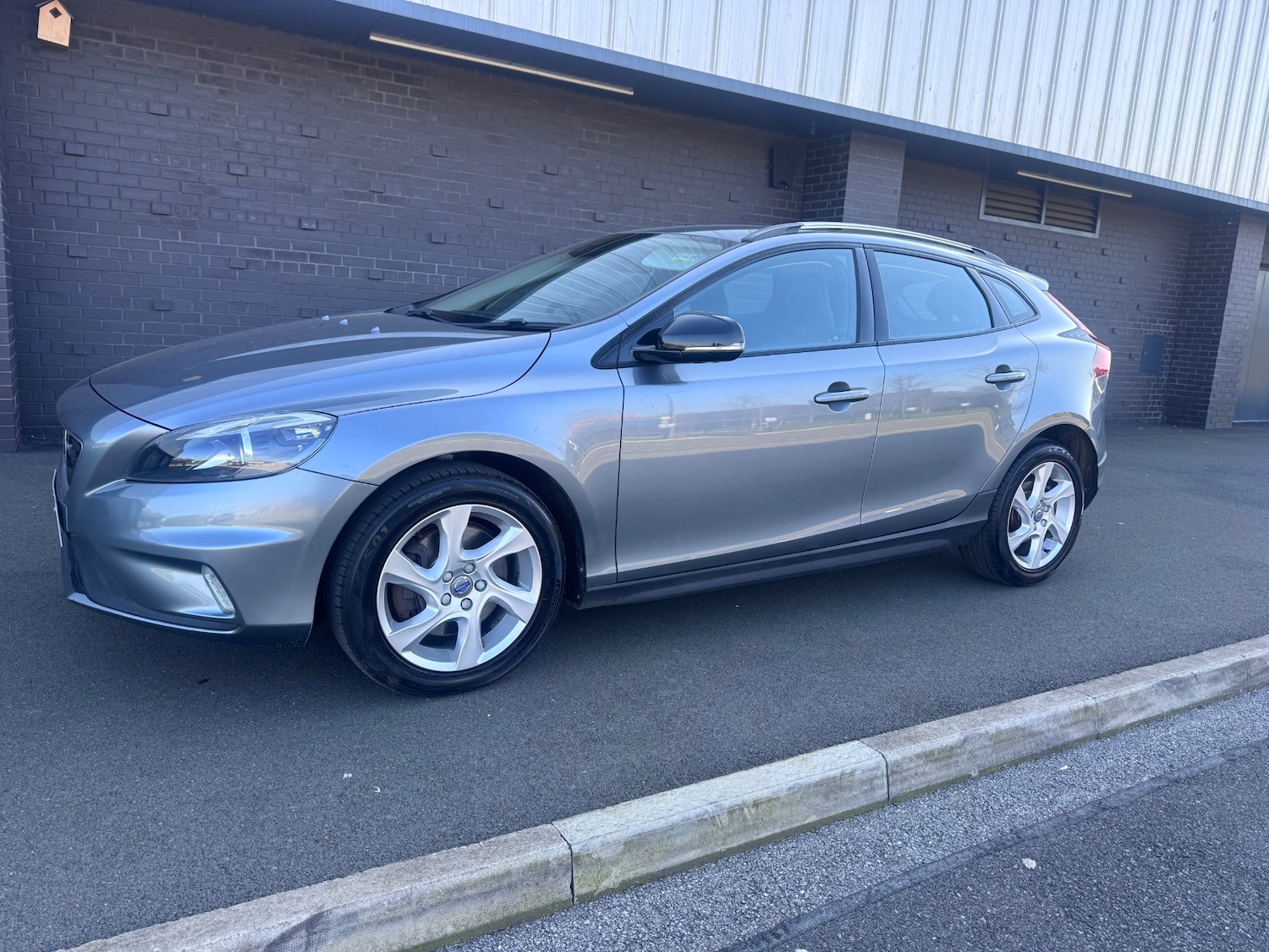Used Volvo V40 2016 for sale - 78018603: Photo 2