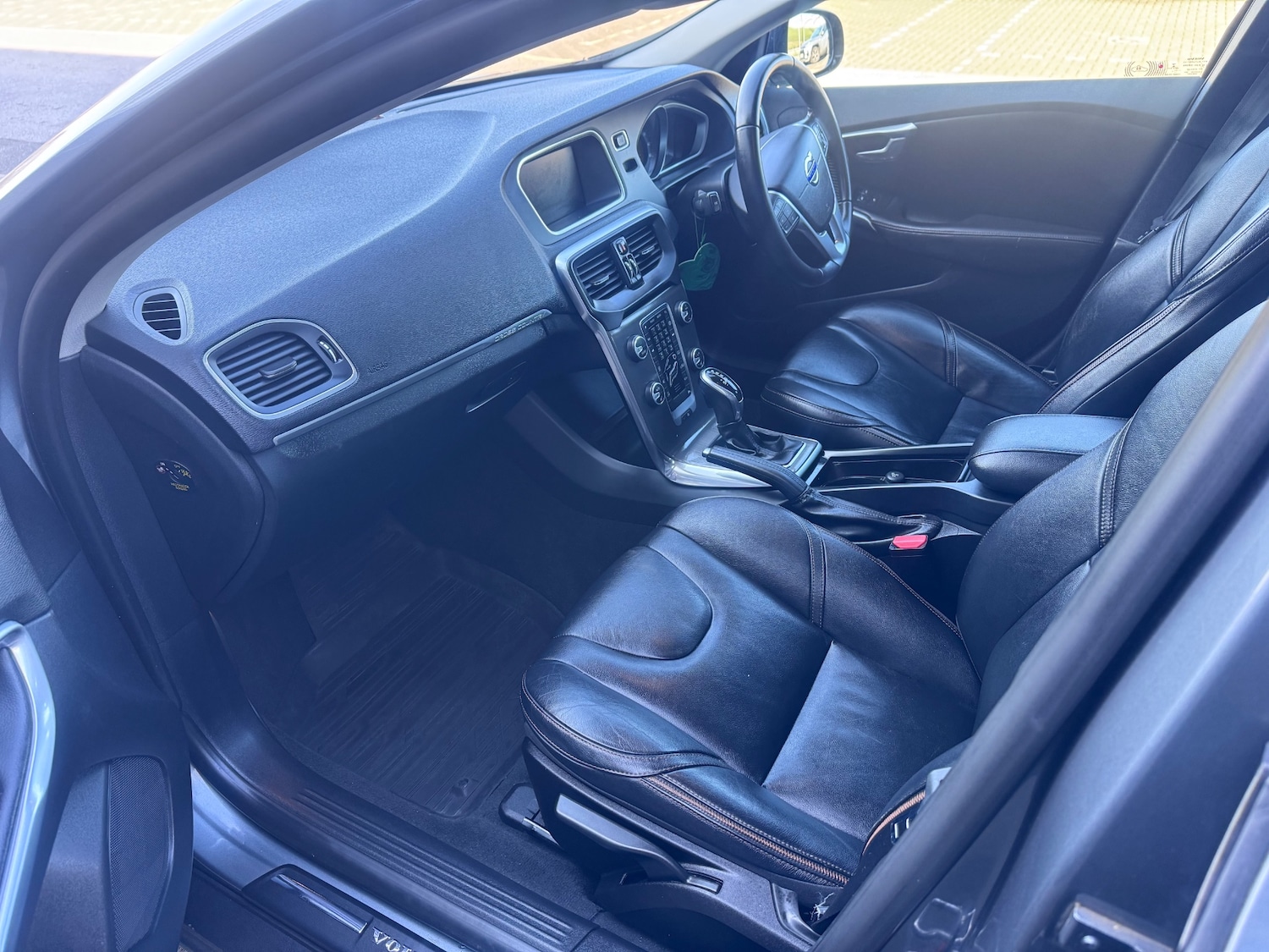 Used Volvo V40 2016 for sale - 78018603: Photo 9