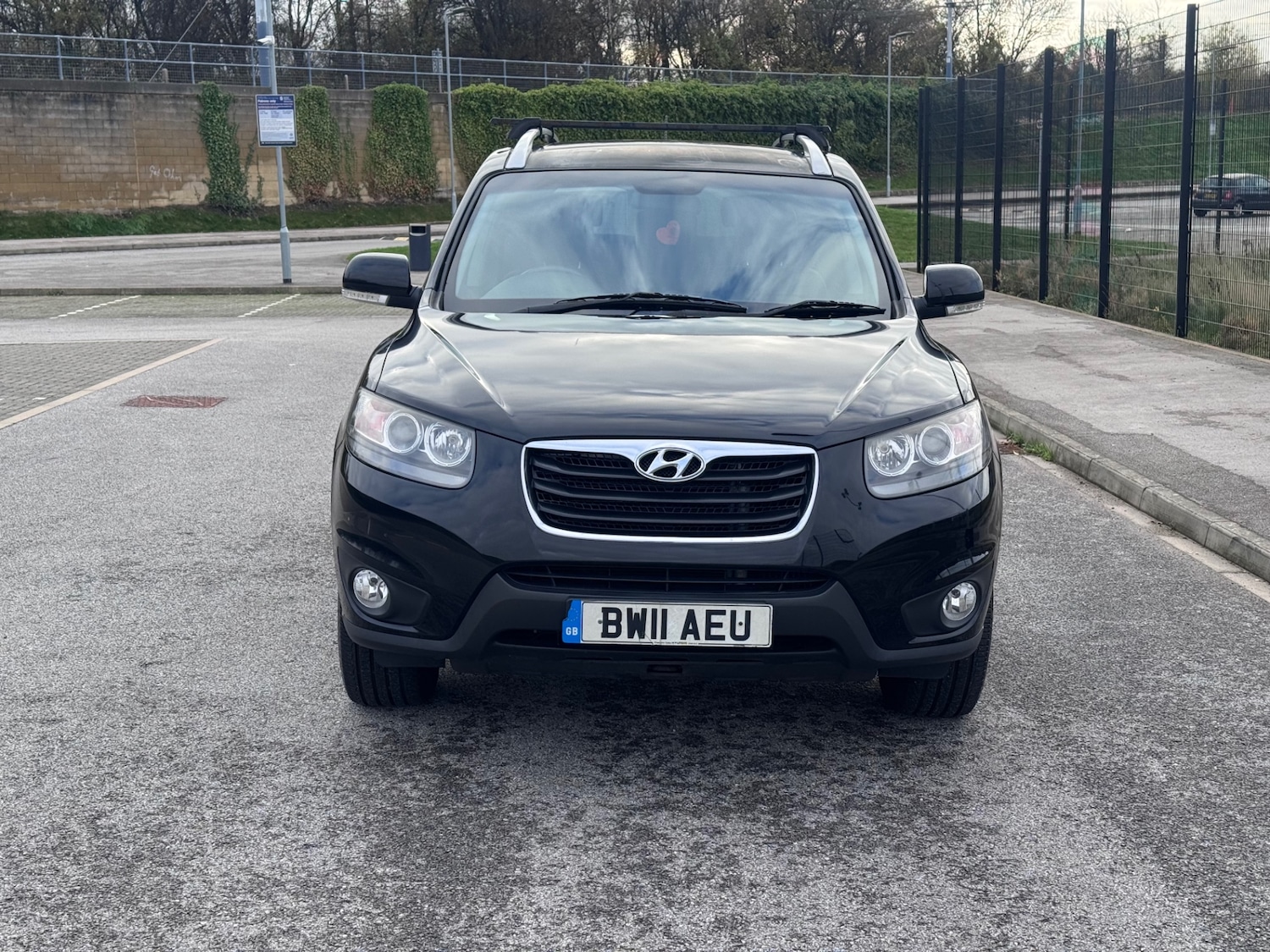 Used Hyundai Santa Fe 2011 for sale - 77020674: Photo 2