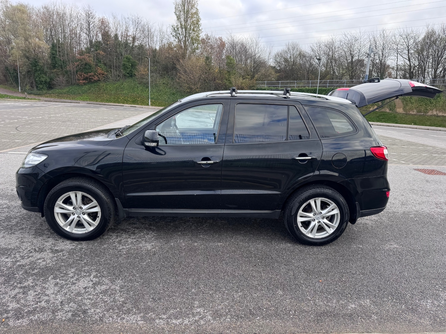 Used Hyundai Santa Fe 2011 for sale - 77020674: Photo 22