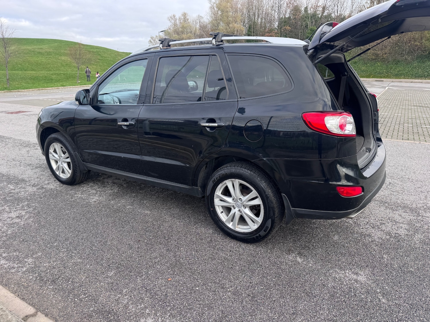 Used Hyundai Santa Fe 2011 for sale - 77020674: Photo 24