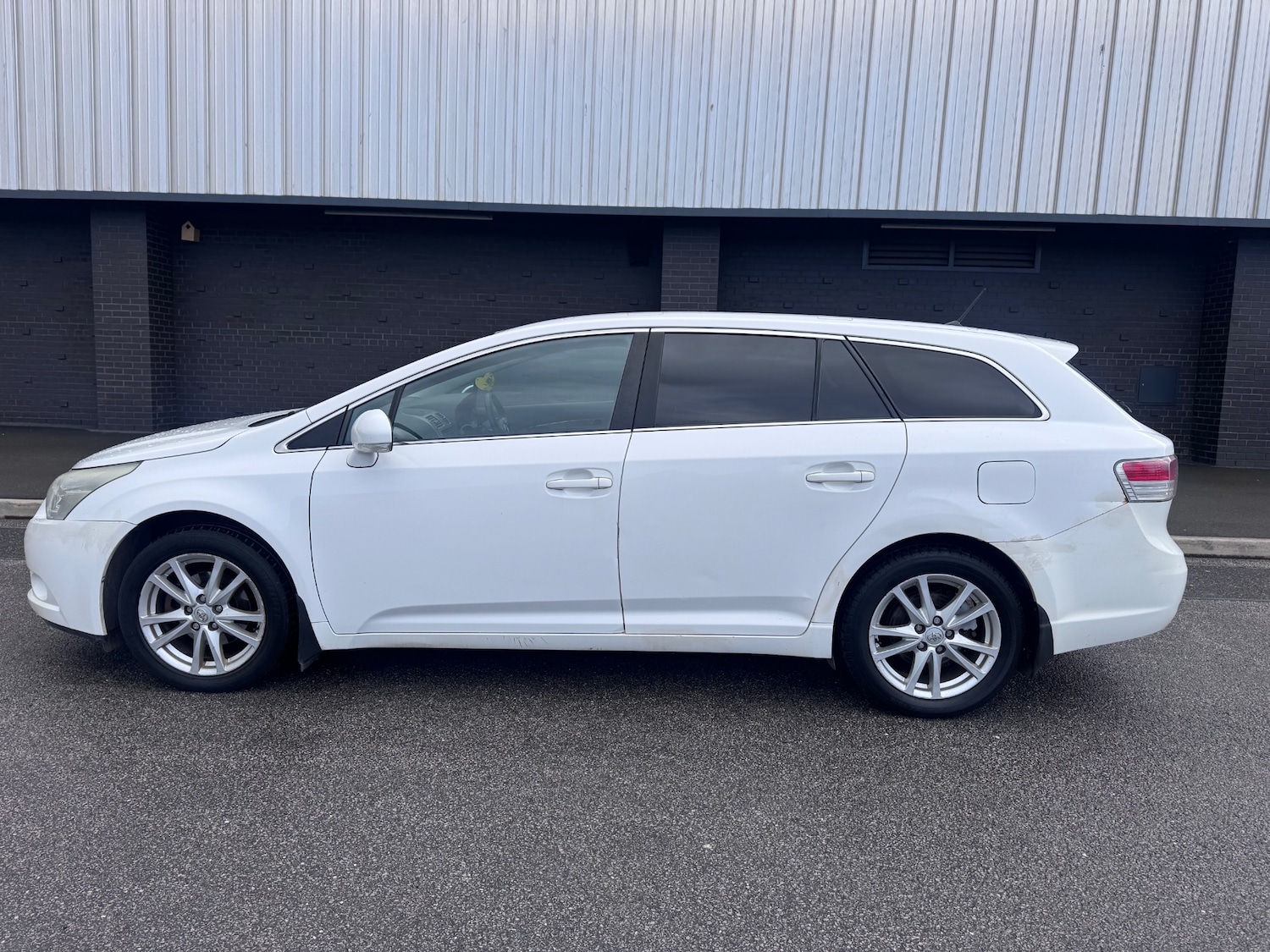 Used Toyota Avensis 2010 for sale - 78074283: Photo 2