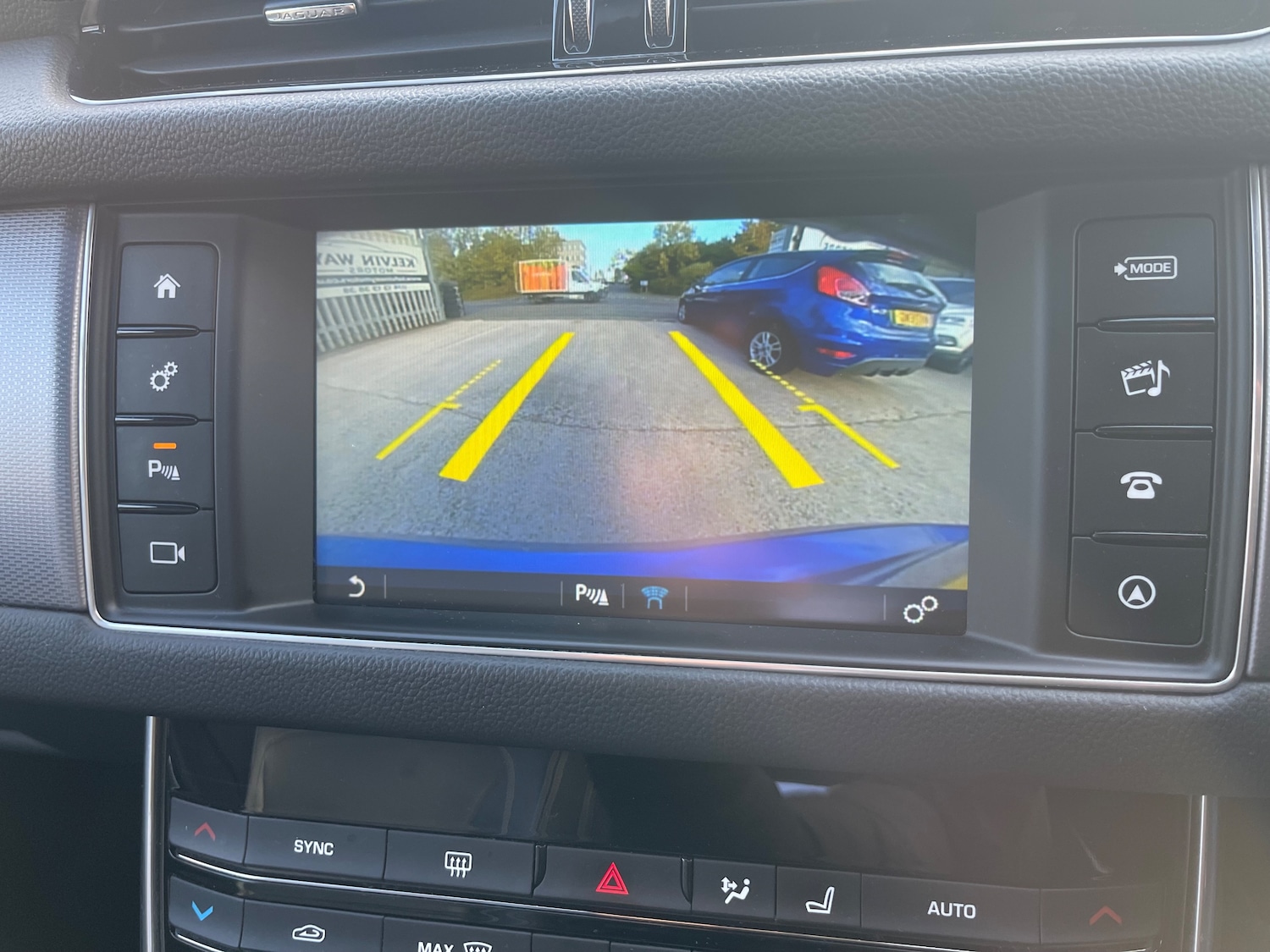 Used Jaguar XF 2018 for sale - 76229717: Photo 30