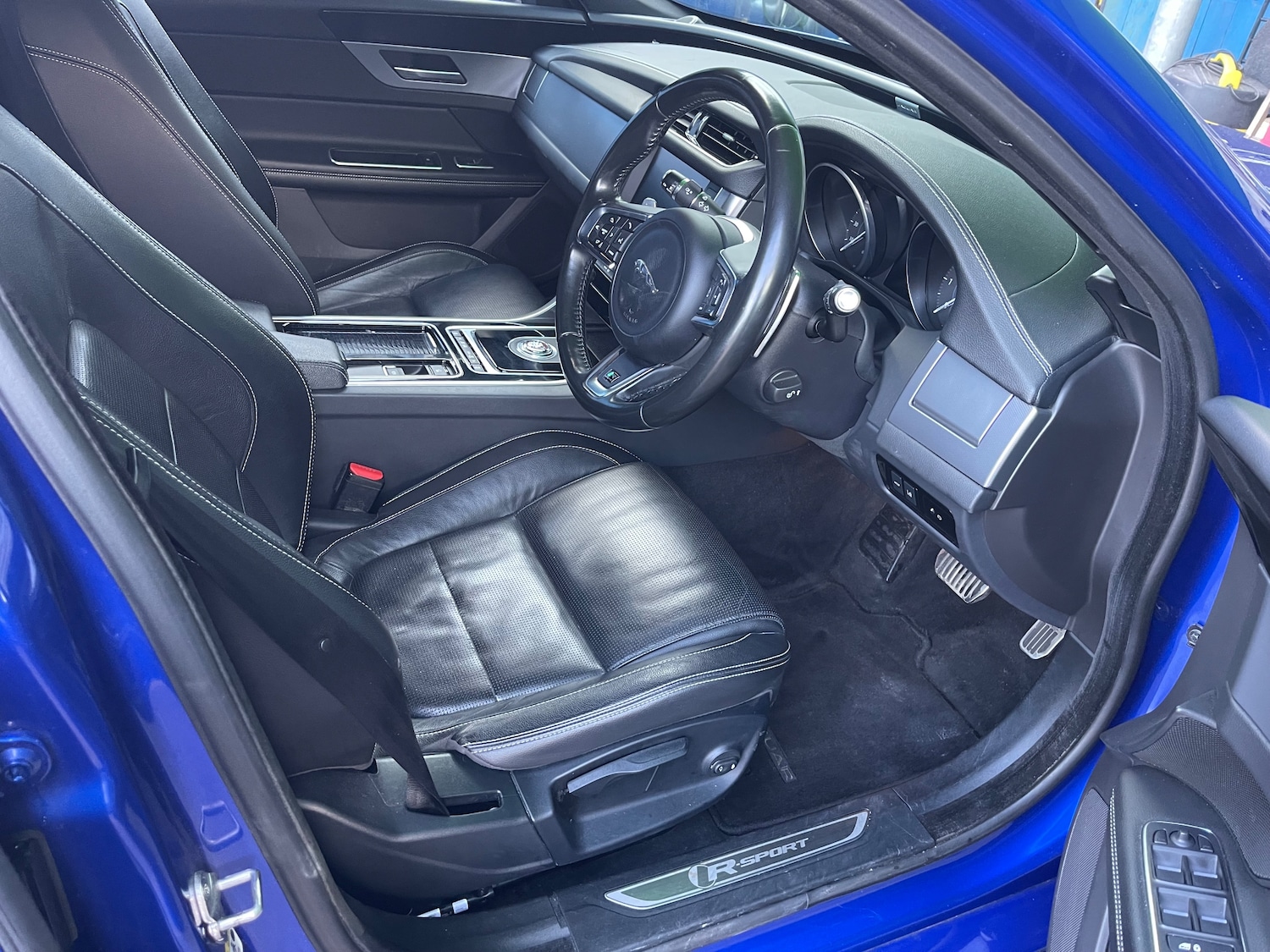 Used Jaguar XF 2018 for sale - 76229717: Photo 32