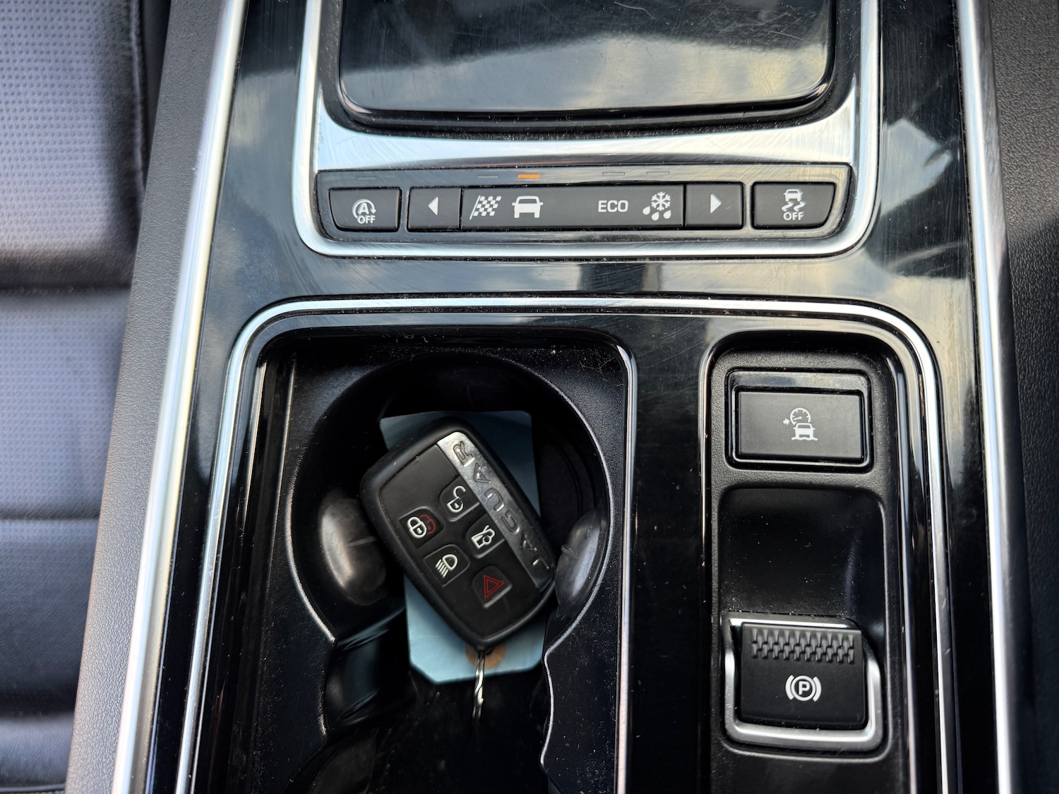 Used Jaguar XE 2019 for sale - 77200828: Photo 29