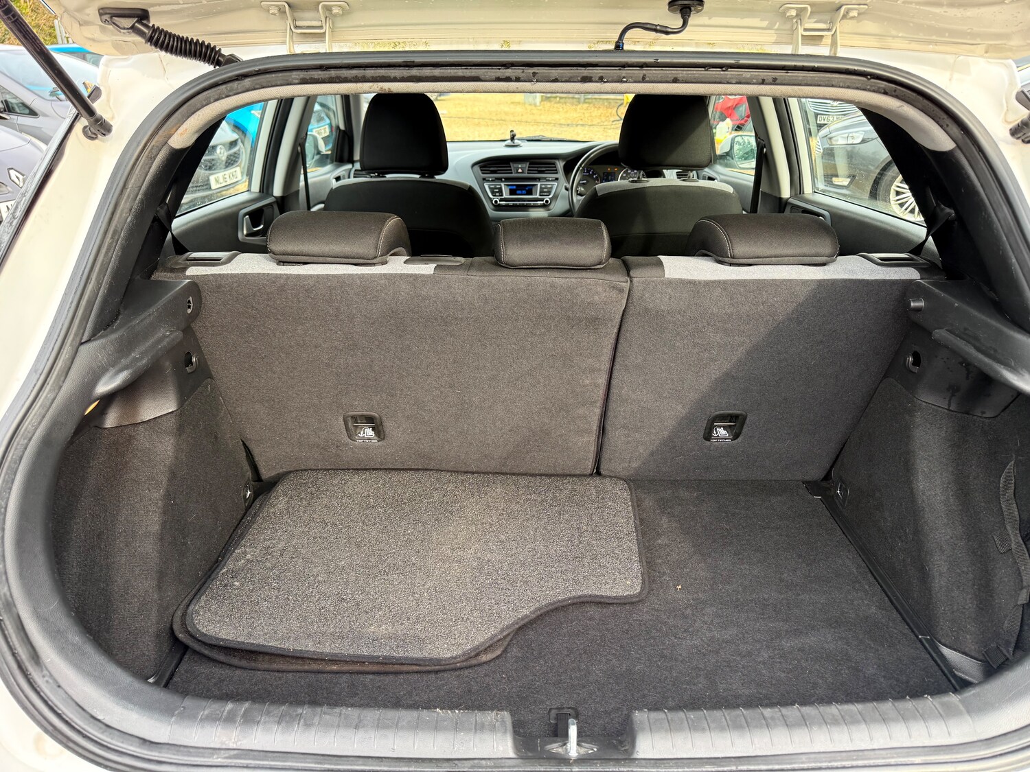 Used Hyundai i20 2015 for sale - 77648260: Photo 15