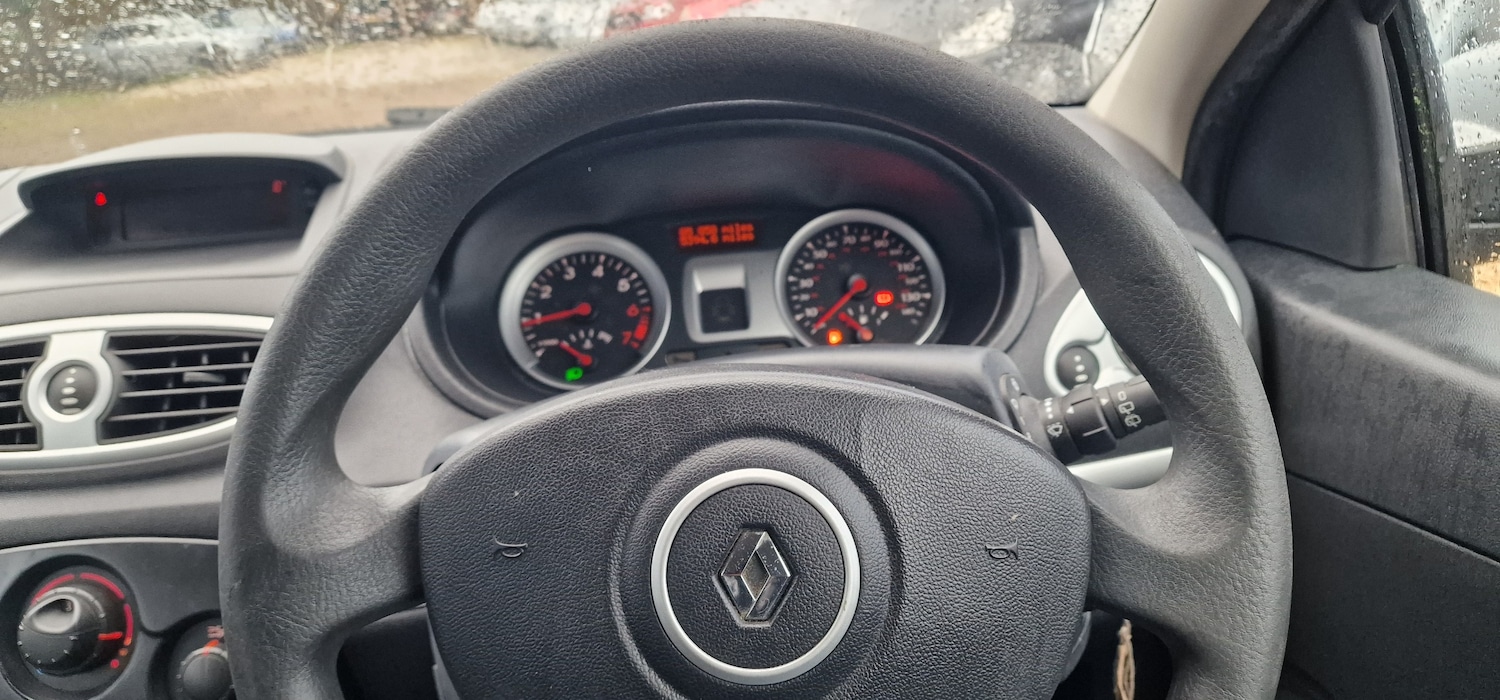 Used Renault Clio 2010 for sale - 77413980: Photo 10