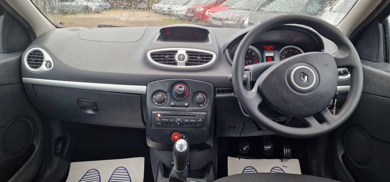 Used Renault Clio 2010 for sale - 77413980: Photo 12