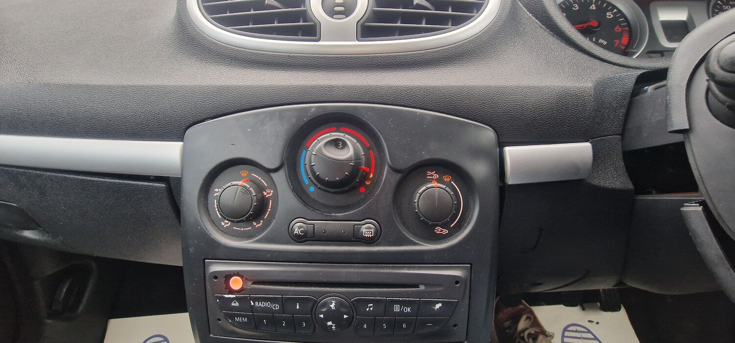 Used Renault Clio 2010 for sale - 77413980: Photo 18