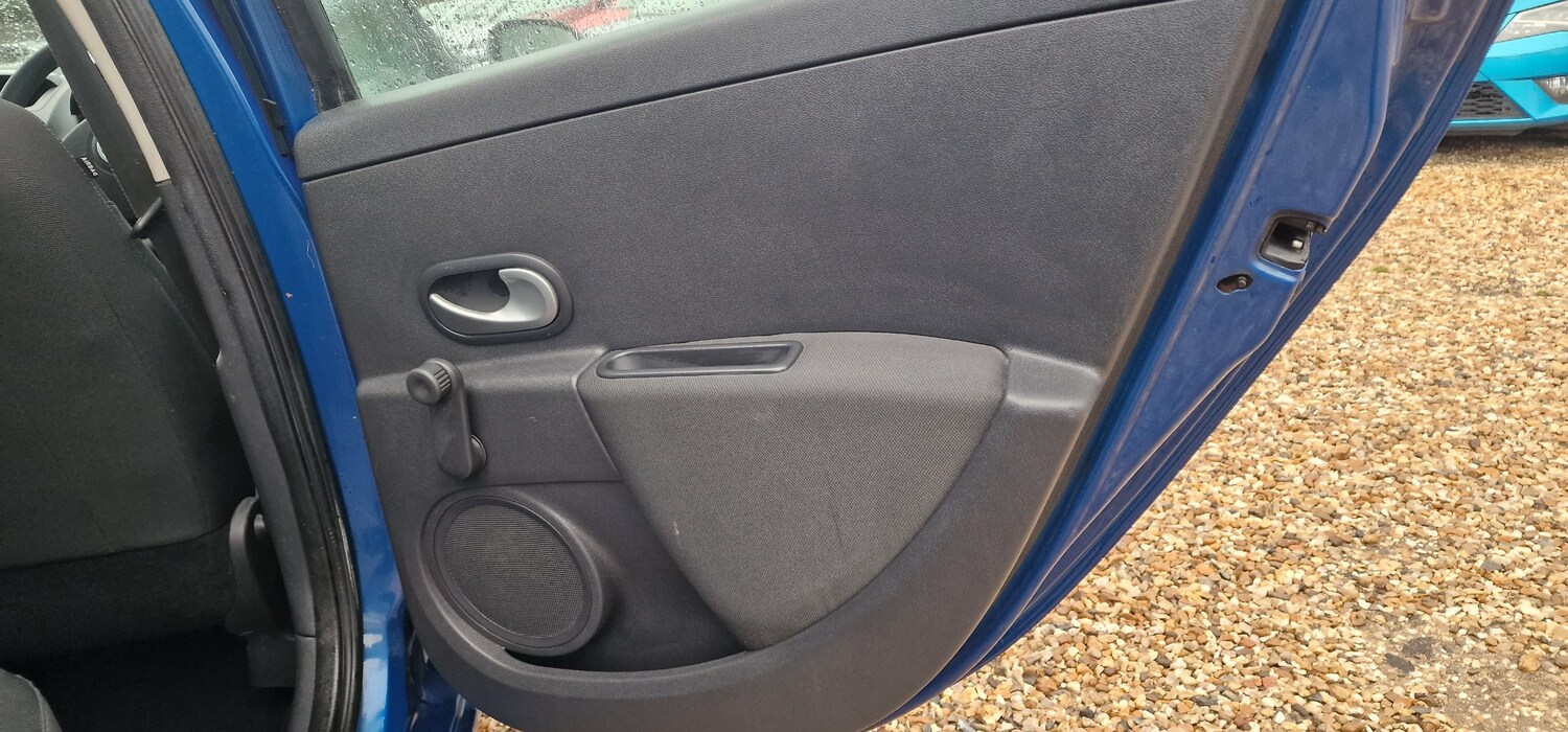 Used Renault Clio 2010 for sale - 77413980: Photo 23