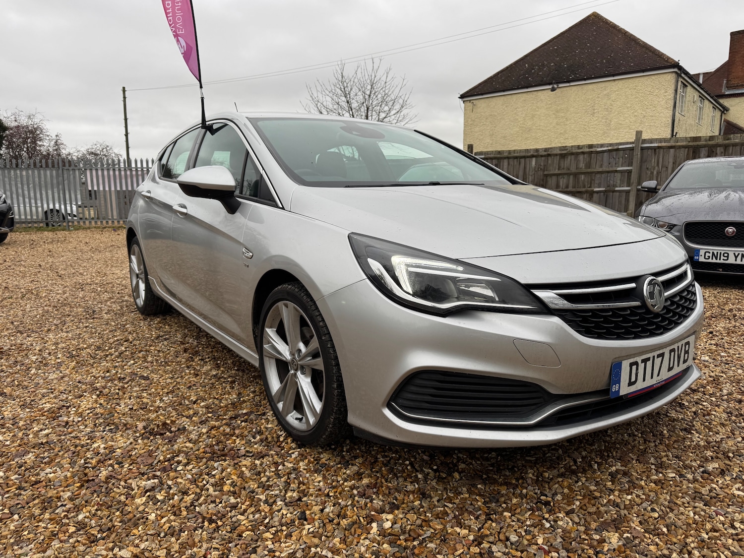 Used Vauxhall Astra 2017 for sale - 77333277: Photo 2