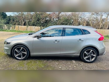 Used Volvo V40 2015 for sale - 77200844: Photo