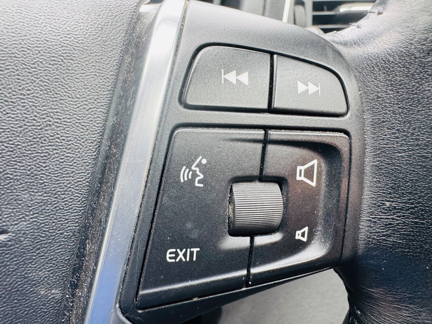 Used Volvo V40 2014 for sale - 77942203: Photo 19