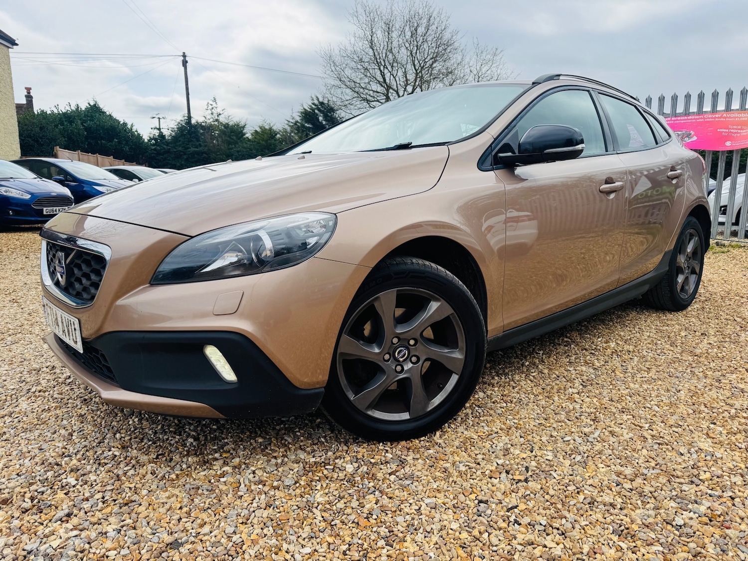Used Volvo V40 2014 for sale - 77942203: Photo 2