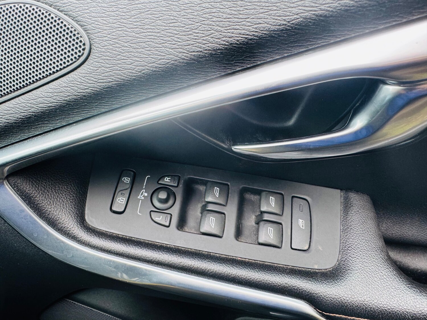 Used Volvo V40 2014 for sale - 77942203: Photo 20