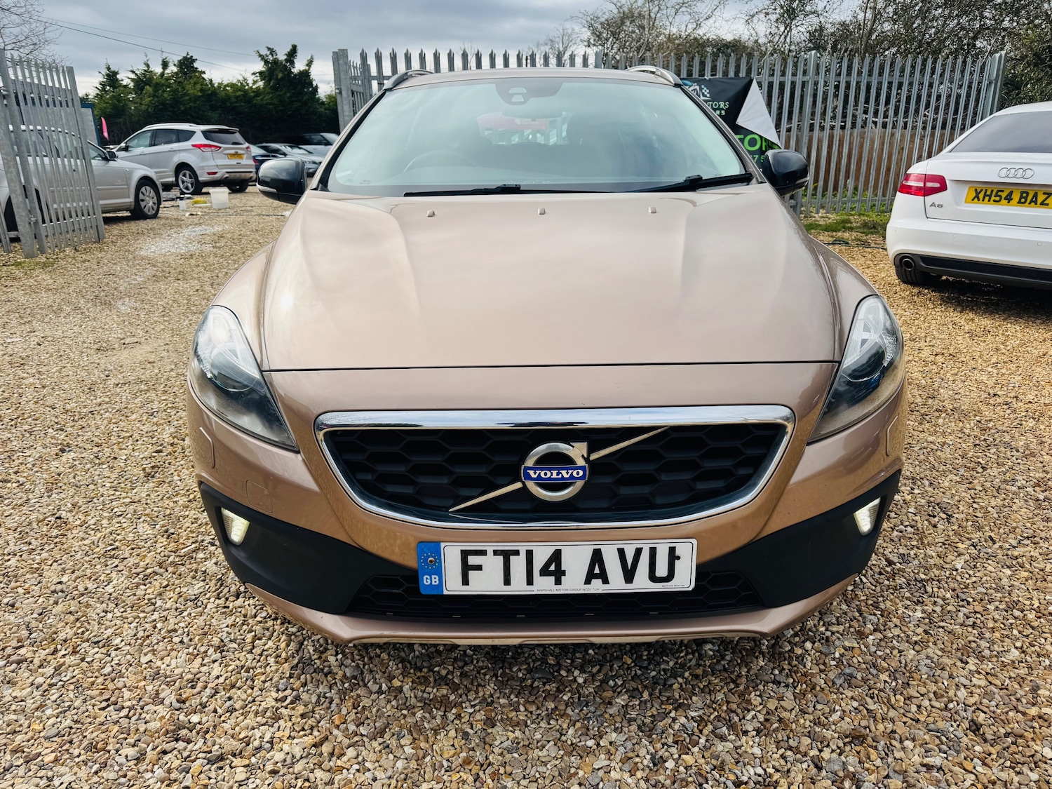 Used Volvo V40 2014 for sale - 77942203: Photo 3