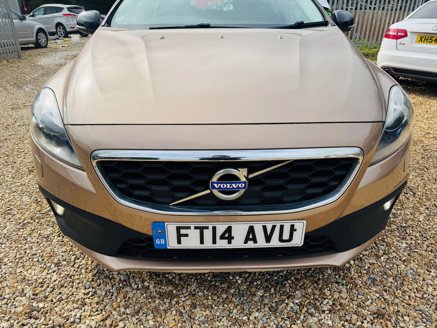 Used Volvo V40 2014 for sale - 77942203: Photo 4