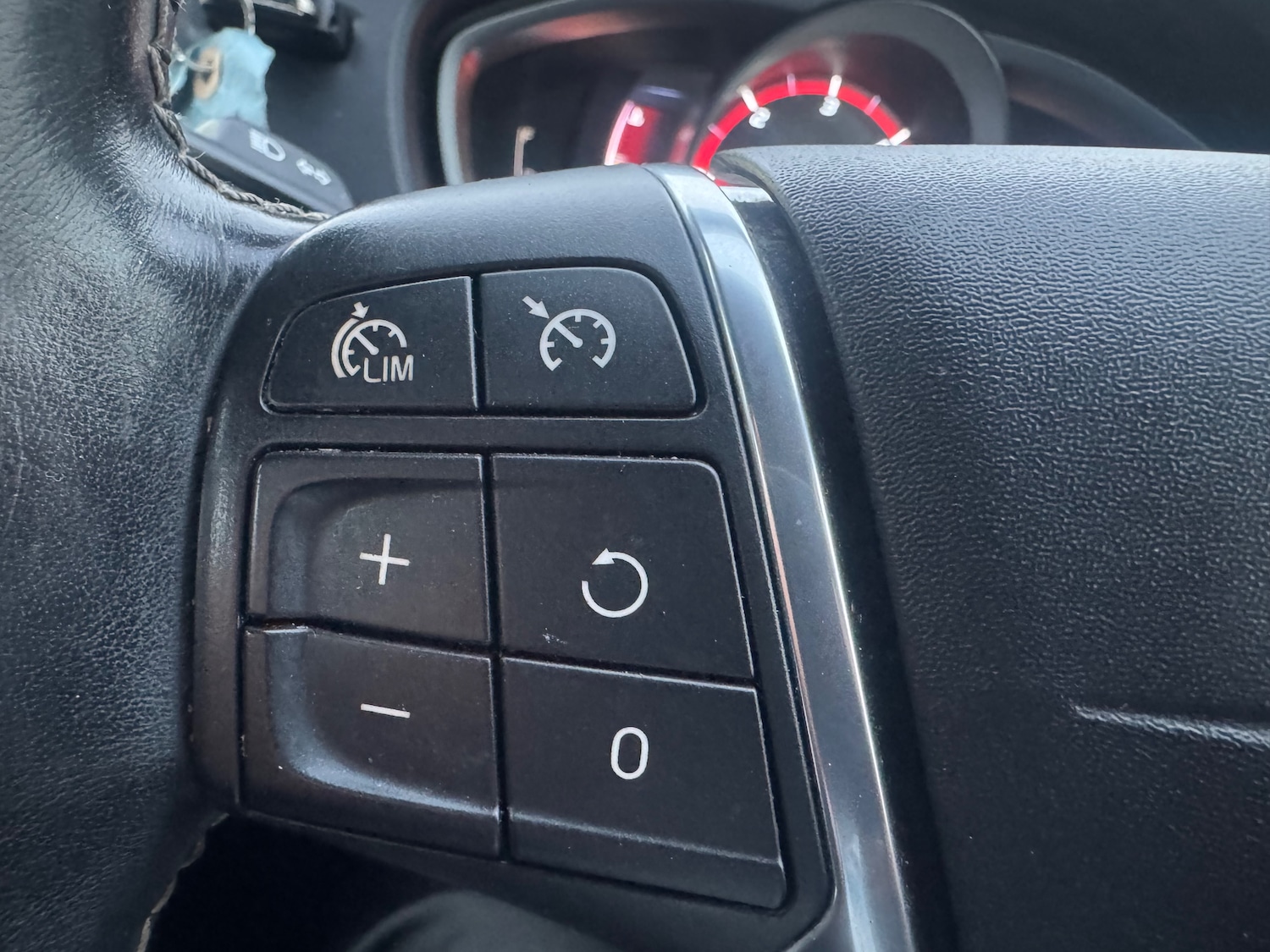 Used Volvo V40 2015 for sale - 76972925: Photo 12