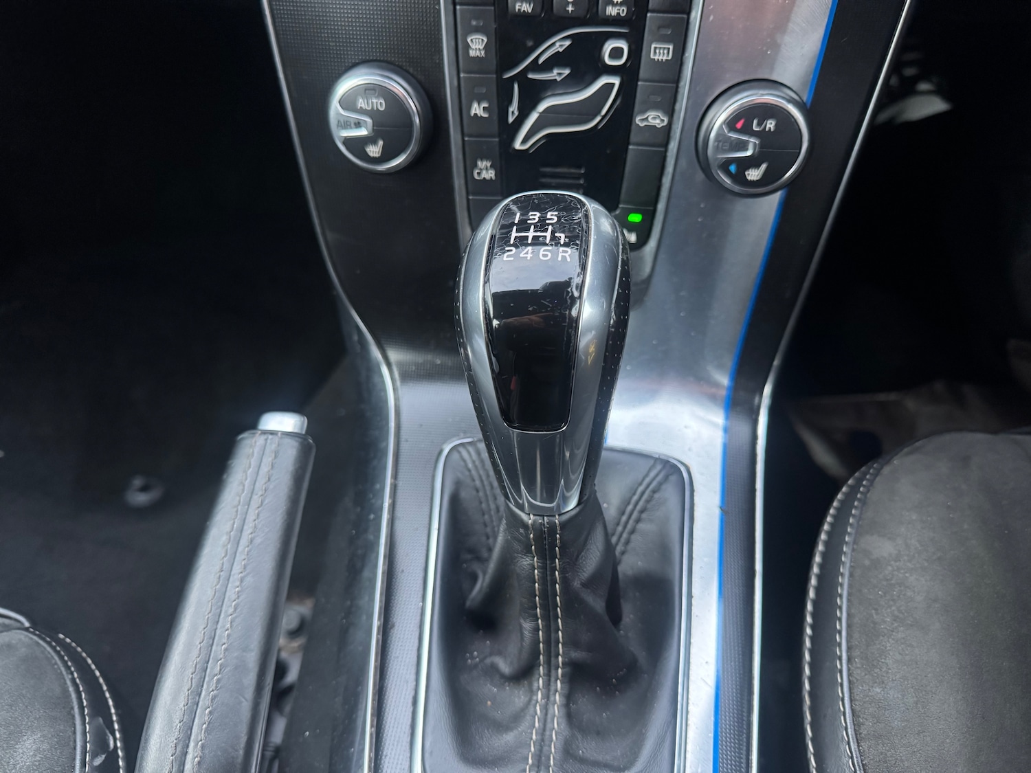 Used Volvo V40 2015 for sale - 76972925: Photo 14