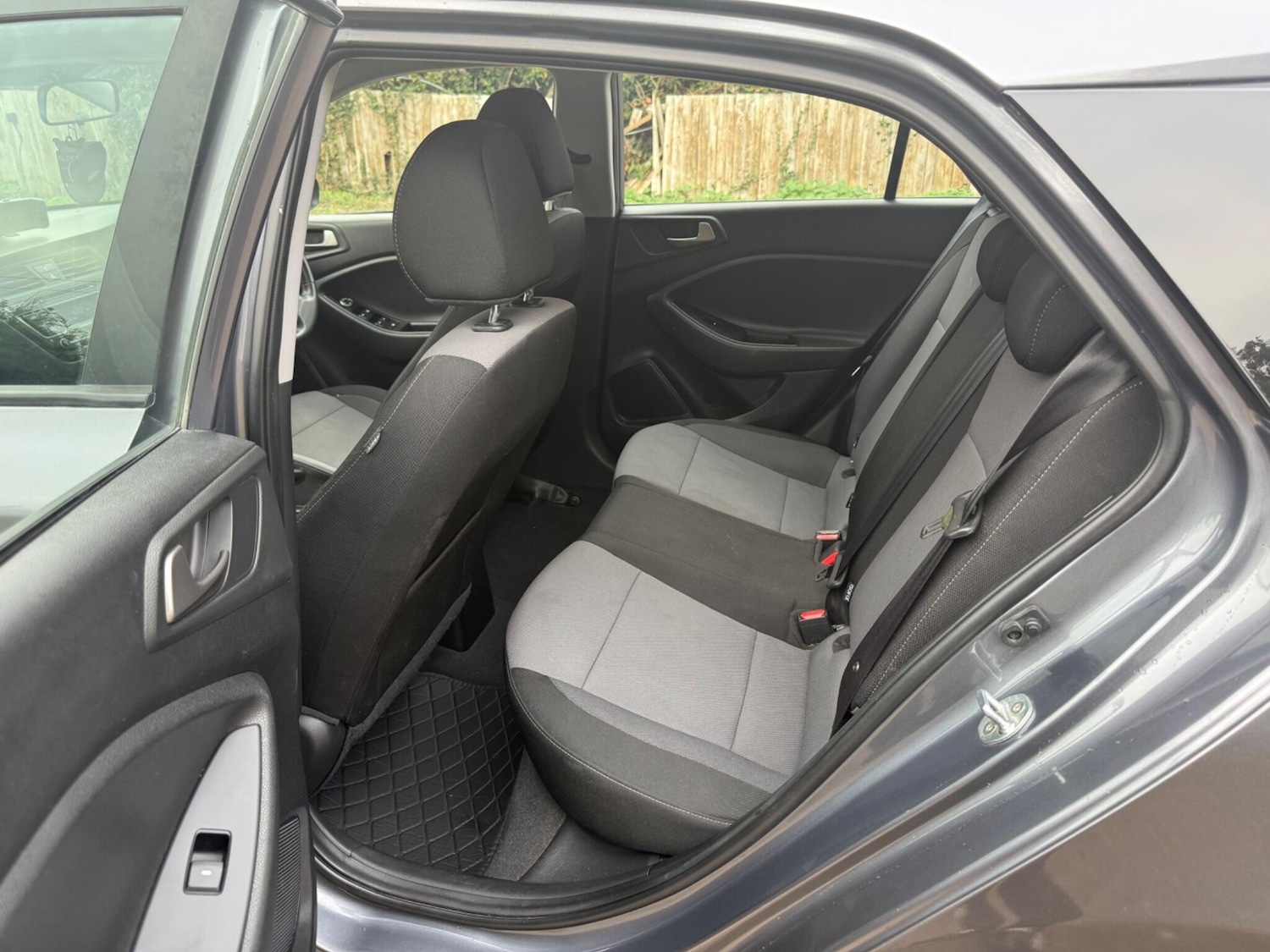 Used Hyundai i20 2018 for sale - 76449674: Photo 27