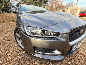 Used Jaguar XE 2019 for sale - 77134057: Photo