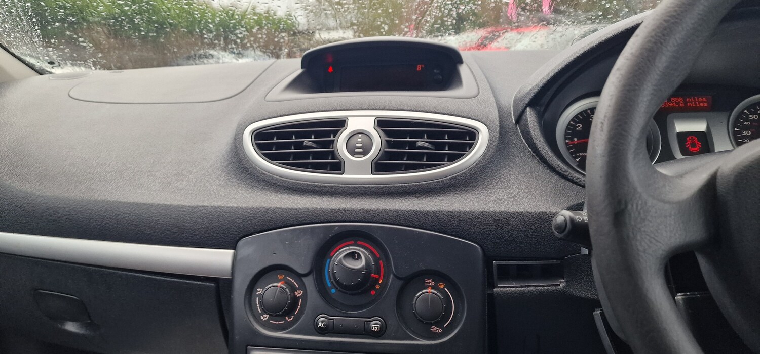 Used Renault Clio 2010 for sale - 77648278: Photo 16