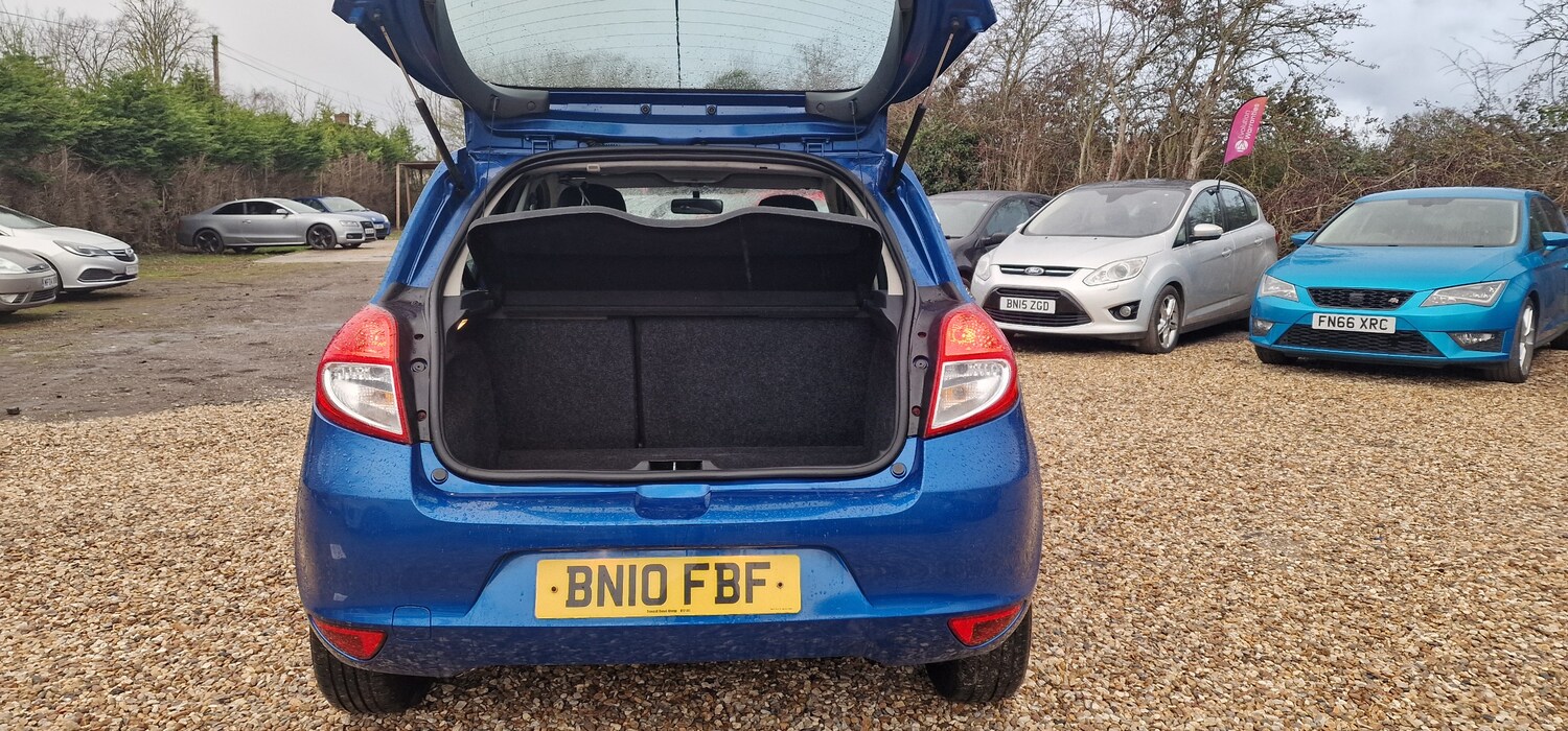 Used Renault Clio 2010 for sale - 77648278: Photo 26