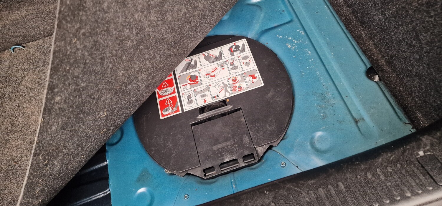 Used Renault Clio 2010 for sale - 77648278: Photo 27