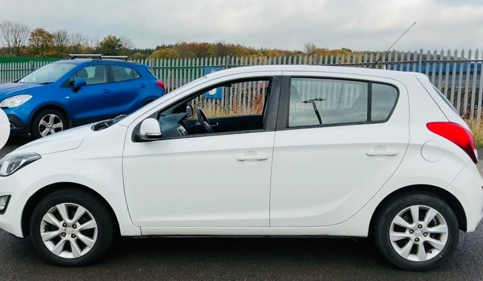 Used Hyundai i20 2014 for sale - 76461952: Photo 3