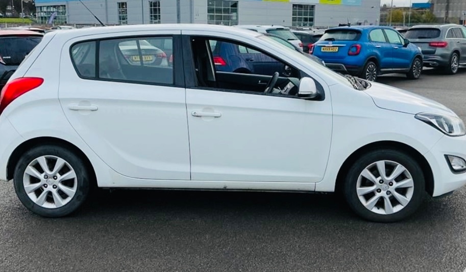 Used Hyundai i20 2014 for sale - 76461952: Photo 6