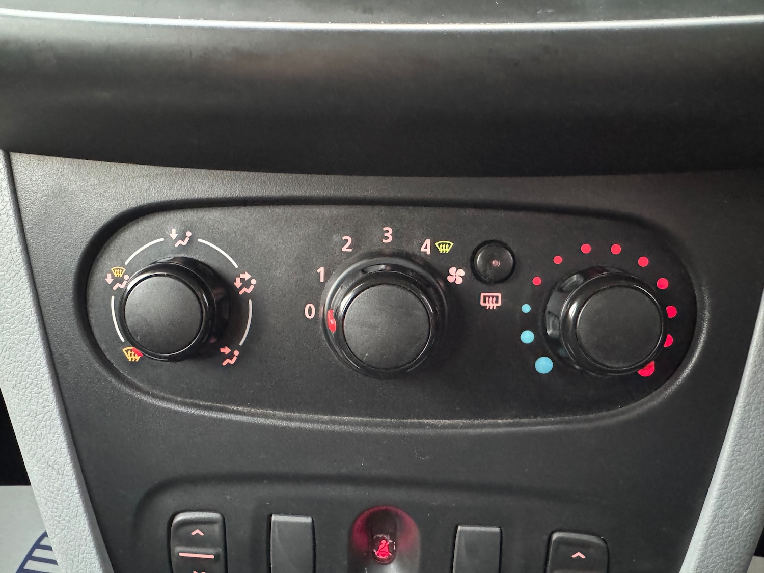 Used Dacia Sandero 2013 for sale - 77307759: Photo 16