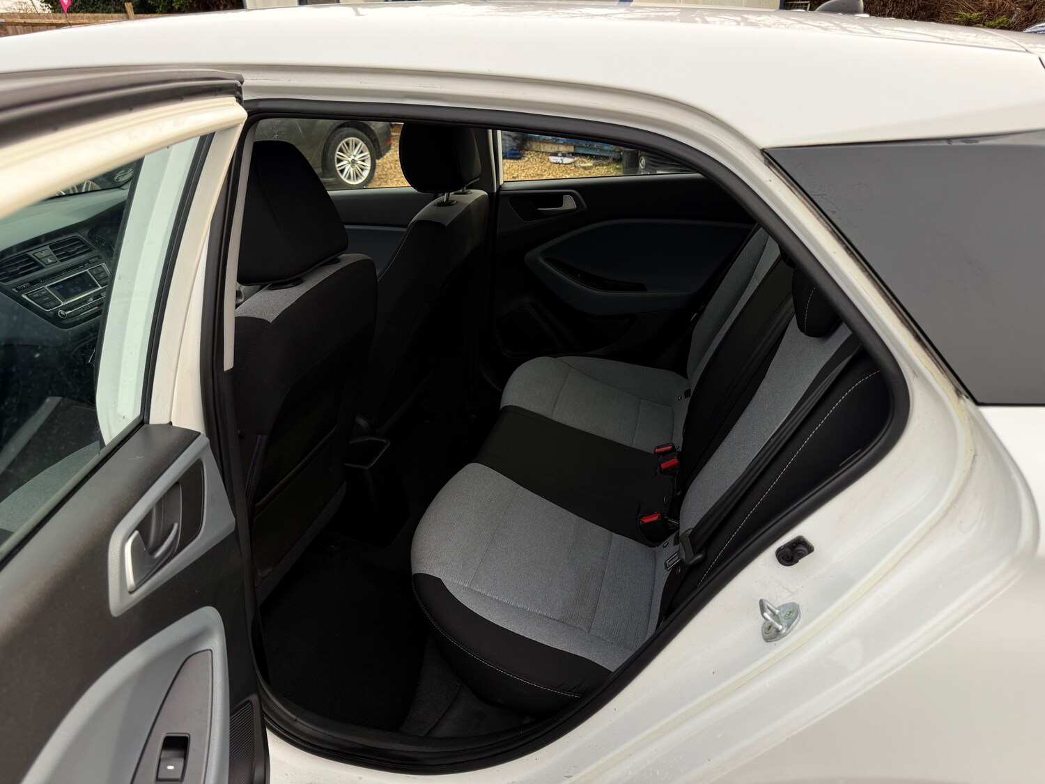 Used Hyundai i20 2015 for sale - 77582503: Photo 25