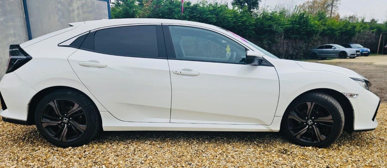 Used Honda Civic 2017 for sale - 76449678: Photo 30