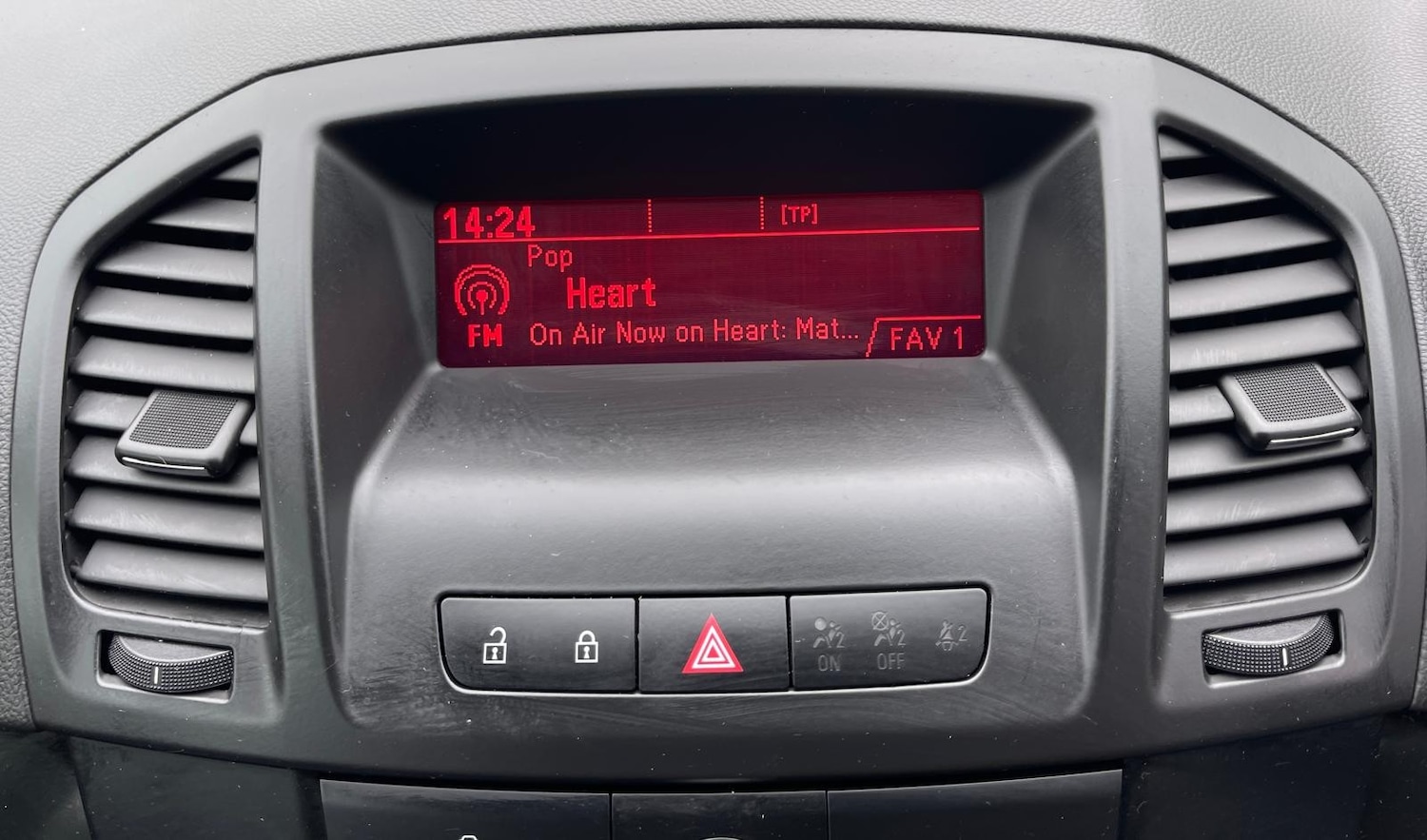 Used Vauxhall Insignia 2011 for sale - 77855850: Photo 10