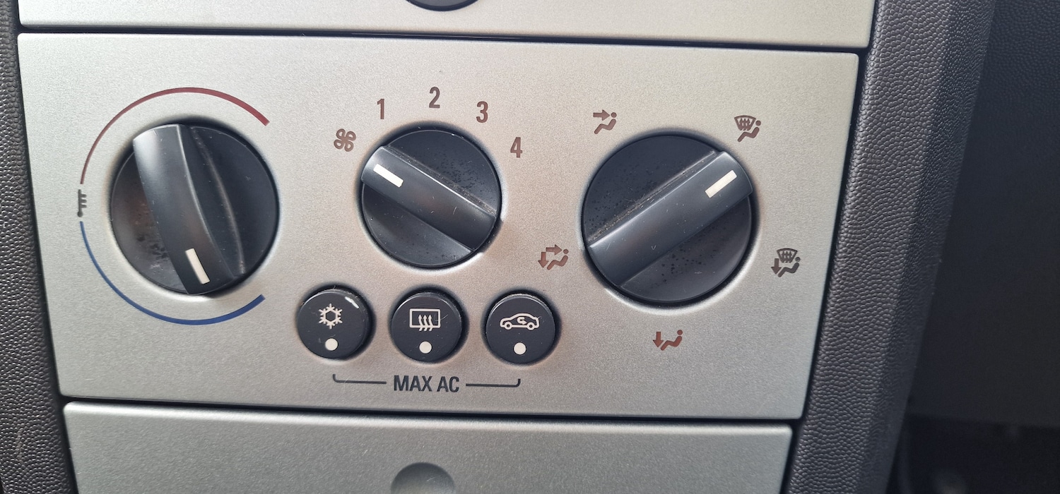 Used Vauxhall Meriva 2010 for sale - 77981437: Photo 23