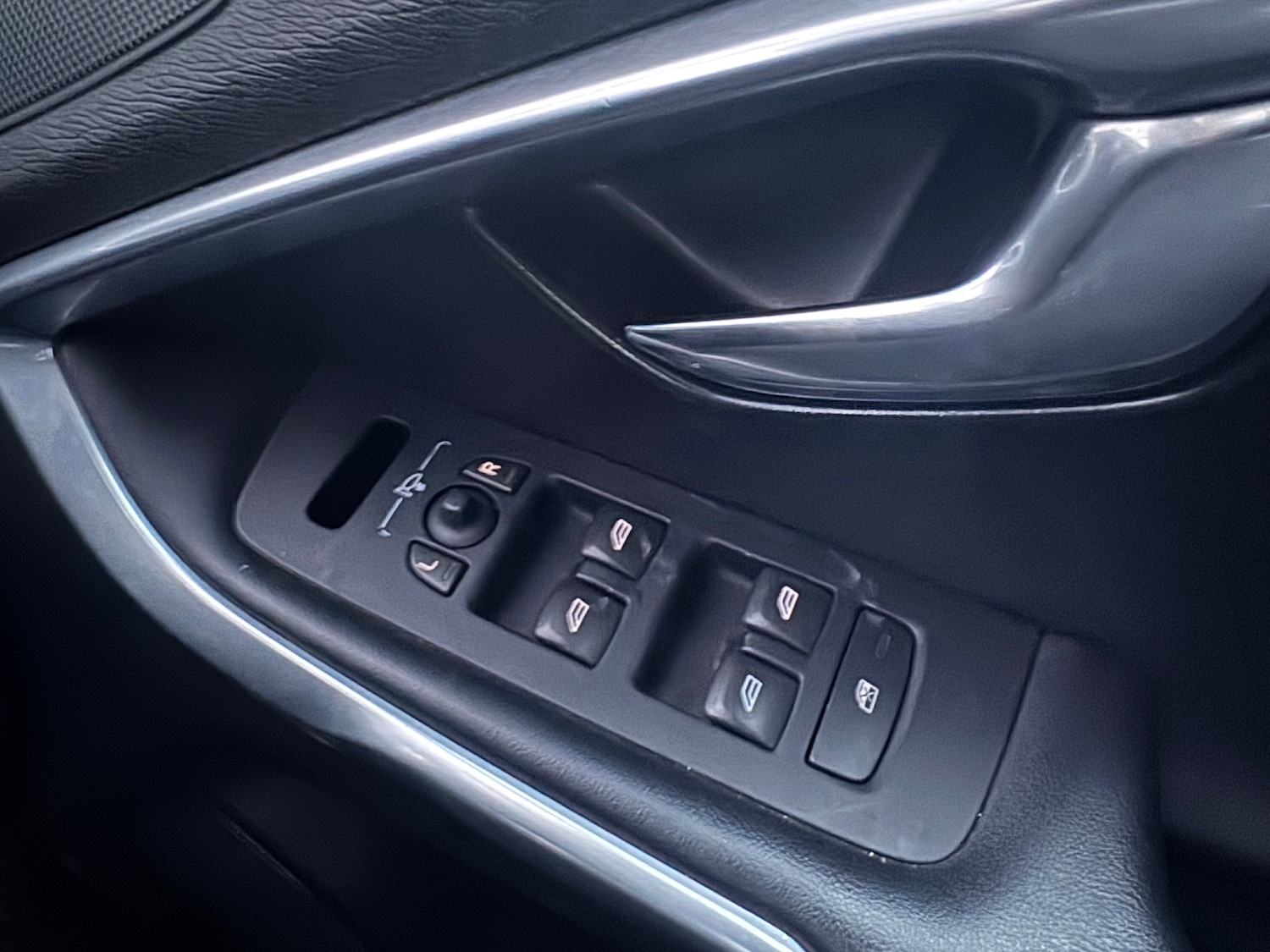 Used Volvo V40 2015 for sale - 76623765: Photo 10