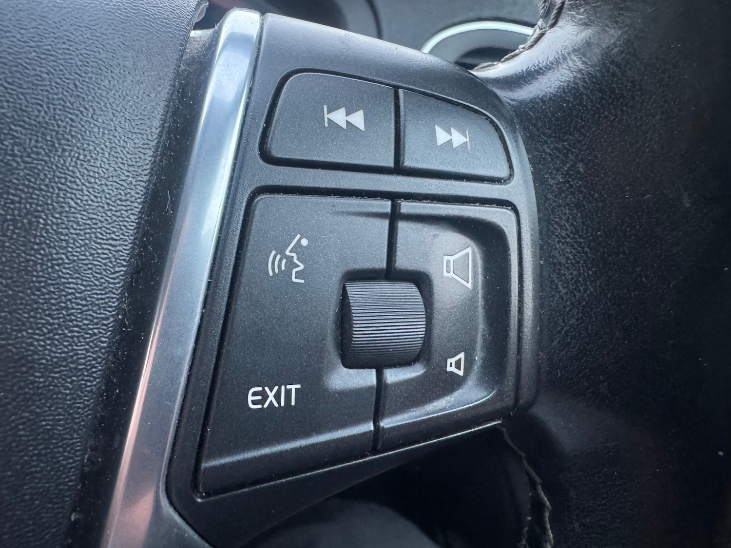 Used Volvo V40 2015 for sale - 76623765: Photo 11