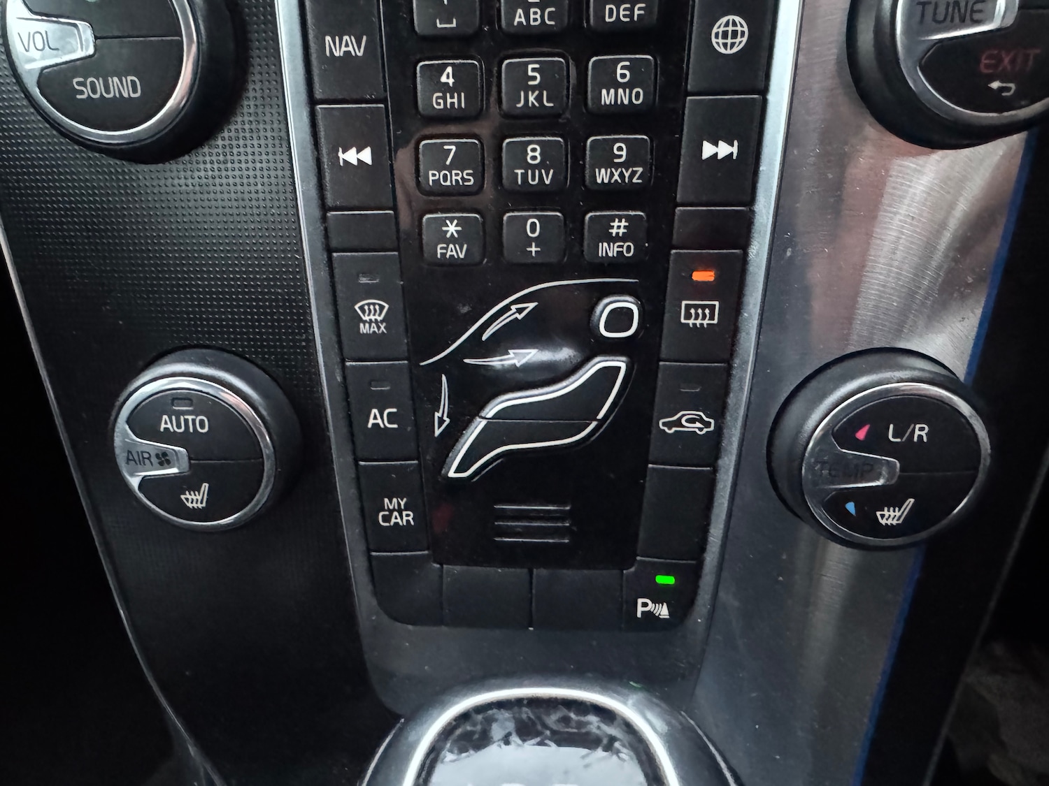 Used Volvo V40 2015 for sale - 76623765: Photo 8