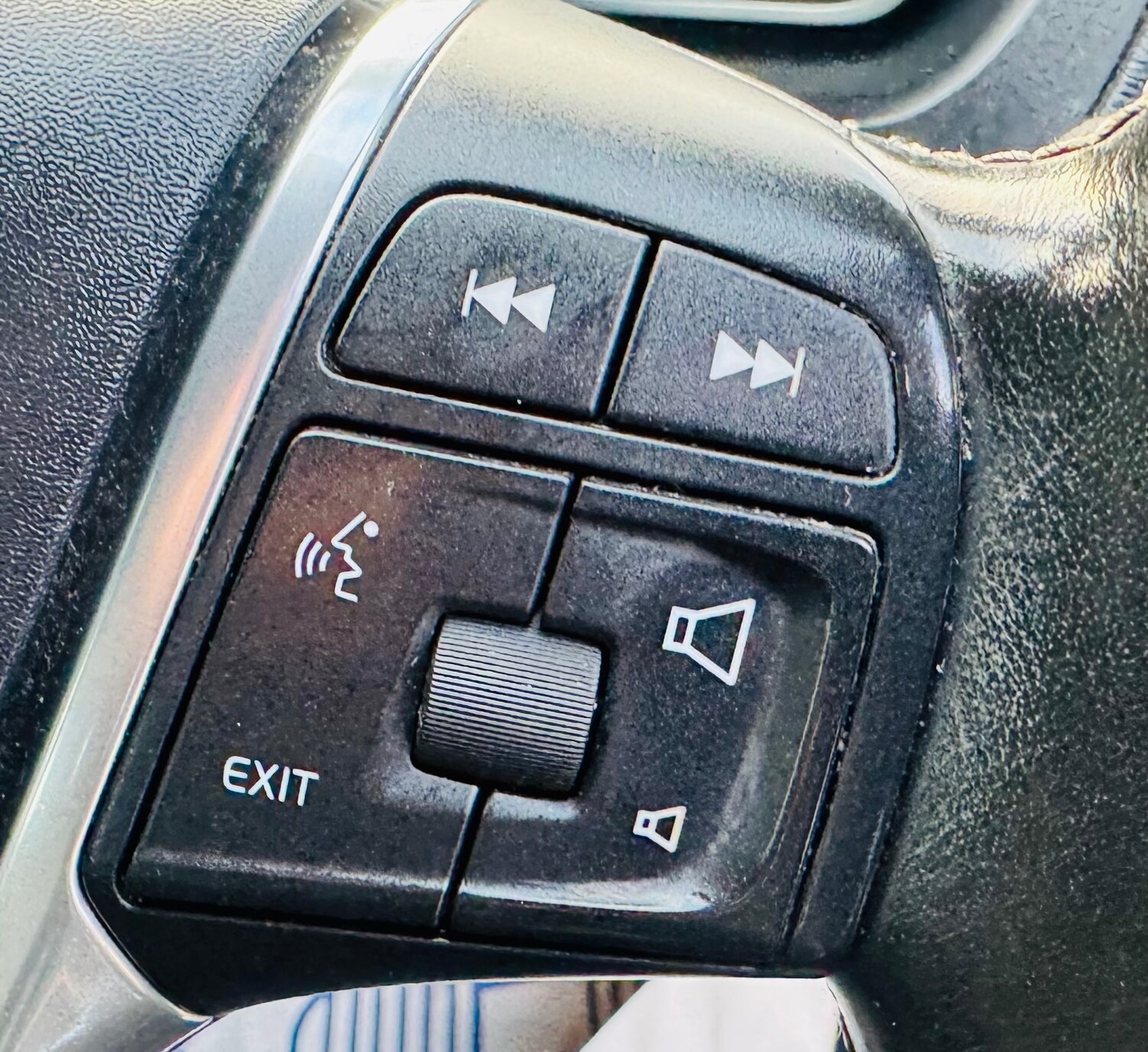 Used Volvo V40 2015 for sale - 77820071: Photo 29