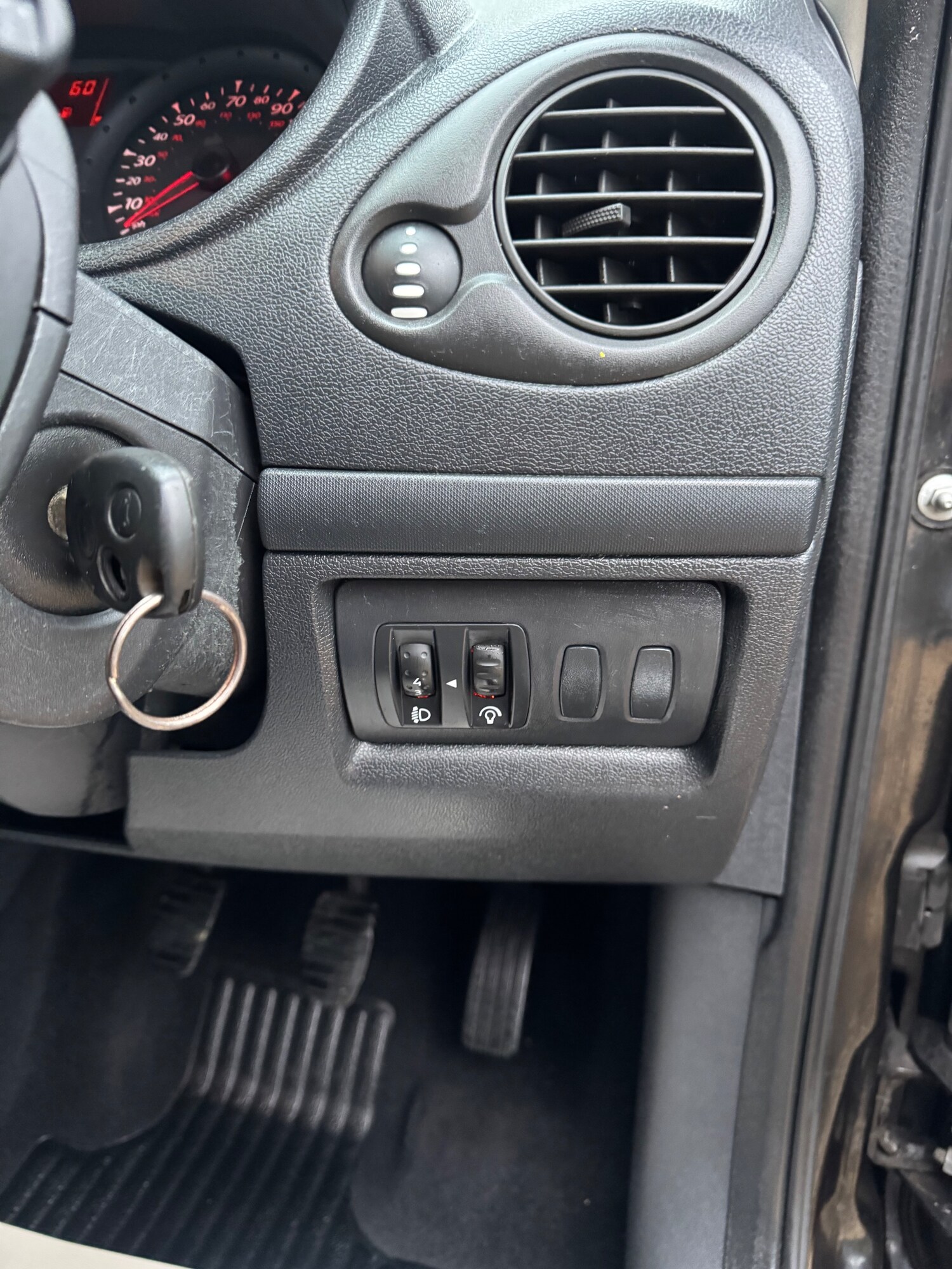 Used Renault Clio 2009 for sale - 77648284: Photo 15