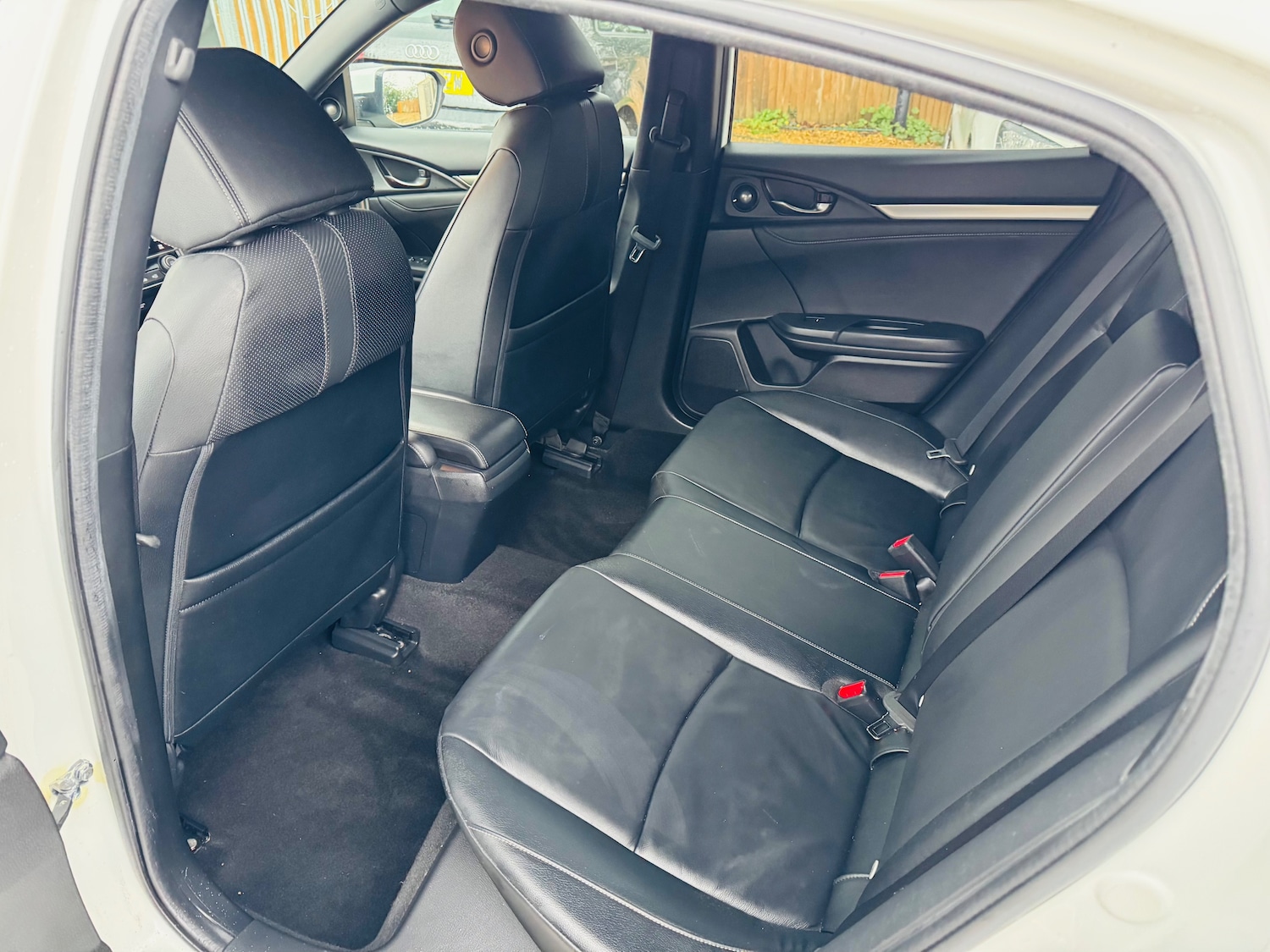 Used Honda Civic 2017 for sale - 76972960: Photo 28